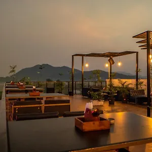 https://the-courtyard-beyond-bar-club.udaipurhotels.org
